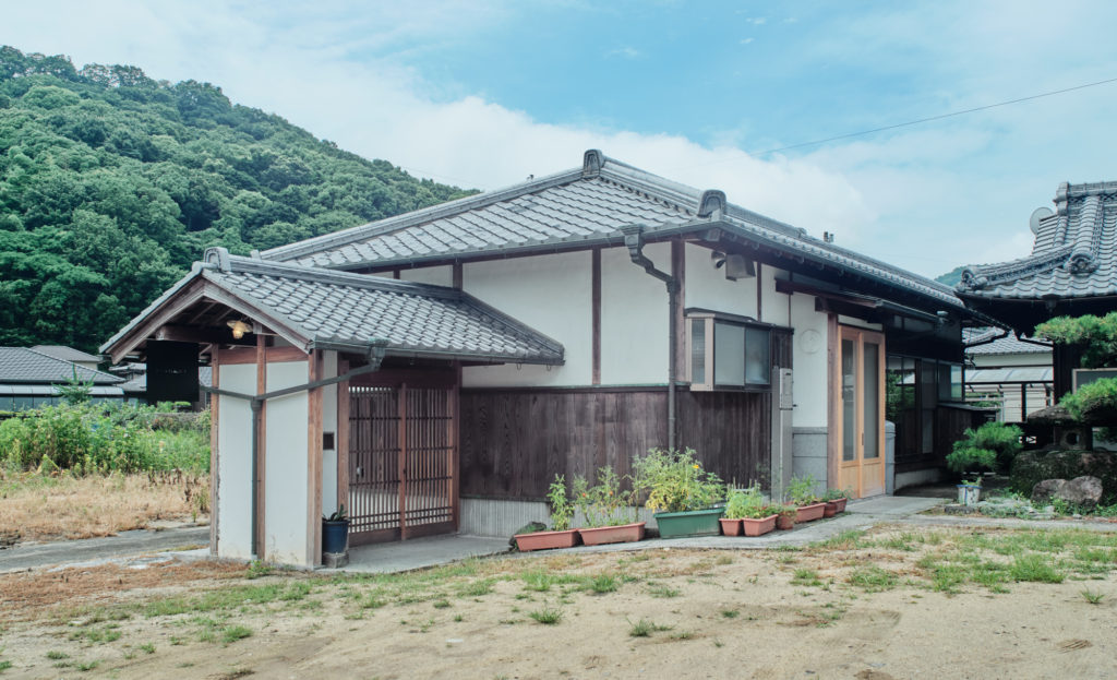 hanare - 築40年の空き家のはなれを利用したアートスペース兼カフェ